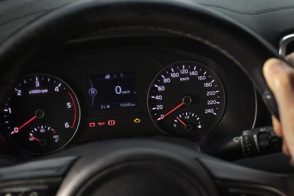 luz-de-freio-acesa-causas-e-solucoes